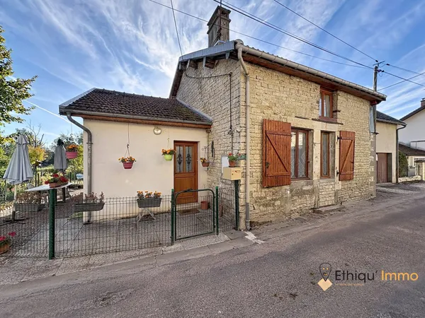 Maison en pierre de 94 m² vendue louée - Garages, dépendanc