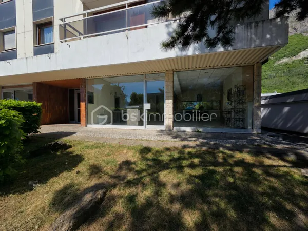 Local 3 pièces 92 m²