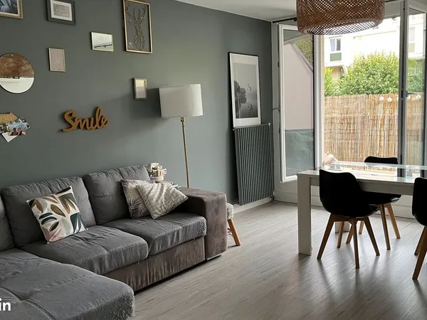 Location grand T2 meublé de 62 m² avec balcon de 20 m² et parking en sous-sol