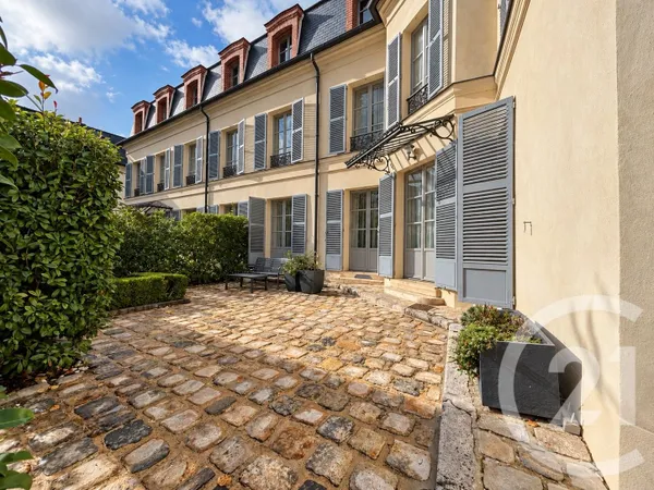 Maison 7 pièces 207 m²