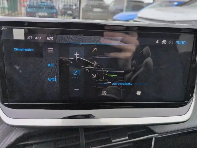 Peugeot 208 hybrid 110 e-dcs6 — photo 39