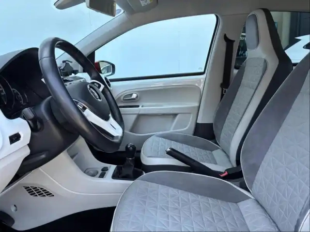 Volkswagen Up ! 1.0 90ch bluemotion technology ! beats audio 5p — photo 28