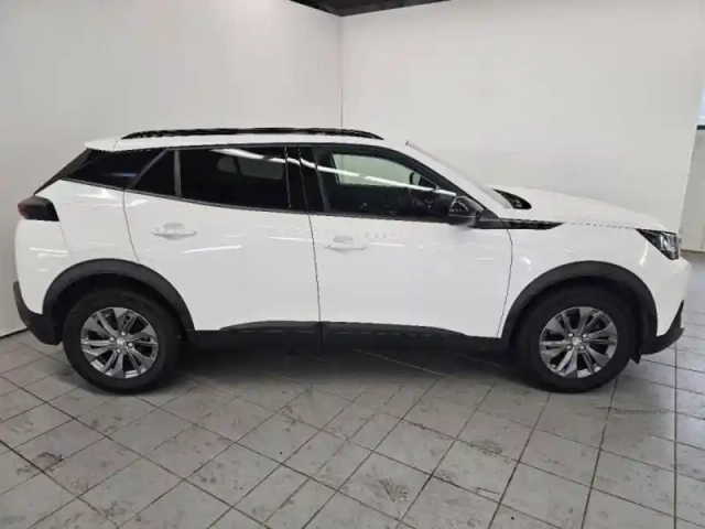 Peugeot 2008 1.2 puretech 130ch s&amp;s style eat8 — photo 4