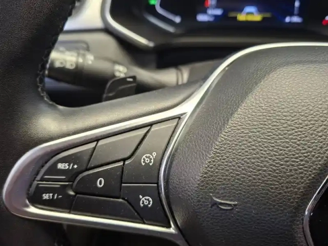 Renault Captur blue dci 115 edc — photo 22