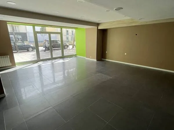 Commerce 148 m²