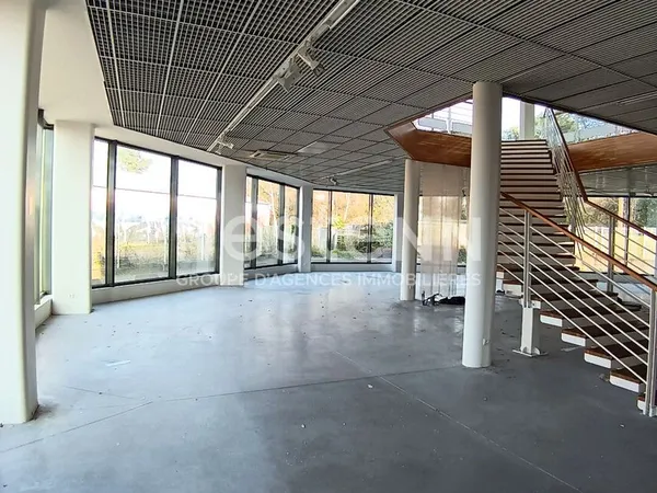 Local 1600 m² PLOUGOUMELEN