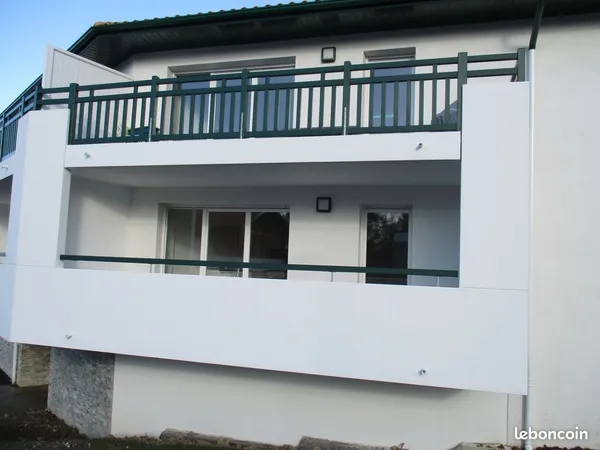 T1 BIS avec grande terrasse et 1 place parking numérotée ST PIERRE D'IRUBE