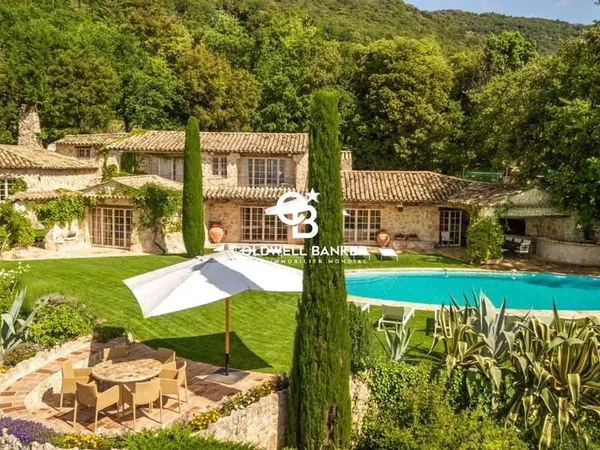 Villa en pierre style Dallas - vue mer et à pied du village