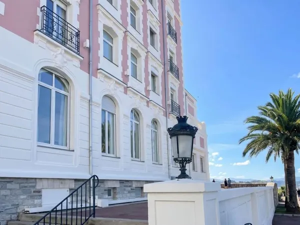 Pied-à-terre de charme au pied des plages, dans une bâtisse d'exception