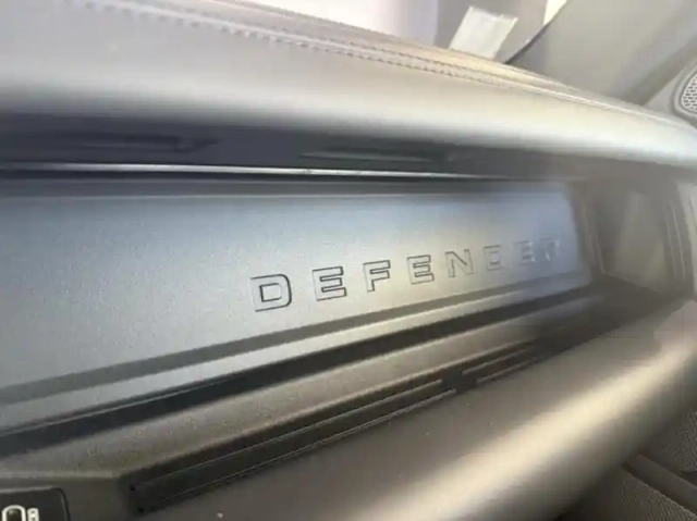 Land Rover Defender 110 2.0 p400e x-dynamic hse — photo 7