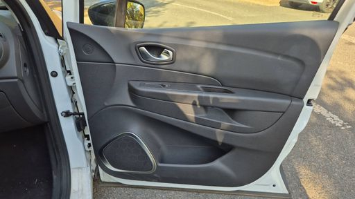 Renault Captur 1.2 TCe 120 Energy EDC - Intens – 2017 – 97052 km – Essence – Boîte Automatique — photo 25