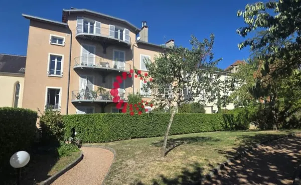 Appartement 118 m2 avec balcon et 2 garages proche village