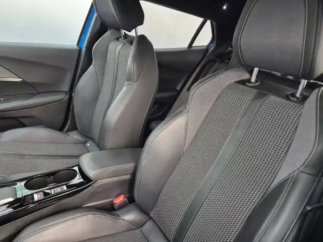 Peugeot 2008 puretech 130 s&amp;s eat8 — photo 24