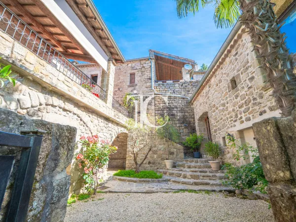 Maison 6 pièces 186 m²
