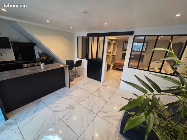 Chambre privée dans un bas de maison
