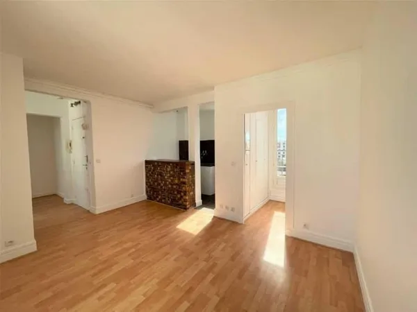 2 pièces avec balcon Paris 11 Métro Rue Saint-Maur