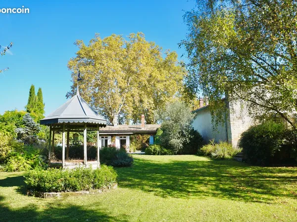 Jolie propriété de charme en plein centre de Blanquefort