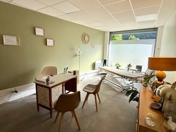 Local pro bureau avec vitrine - Entrée de Cluses