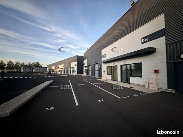 Local d'activité 220 m²