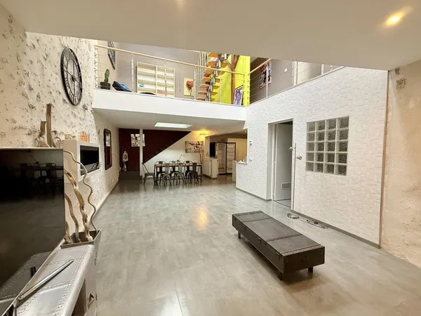 Appartement 6 pièces 150 m²