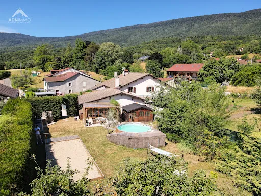 Maison 8 pièces 330 m²