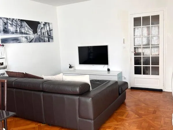 T3 de 71 m² lumineux avec parking et cave — Quartier Barbieux, au pied du Tram
