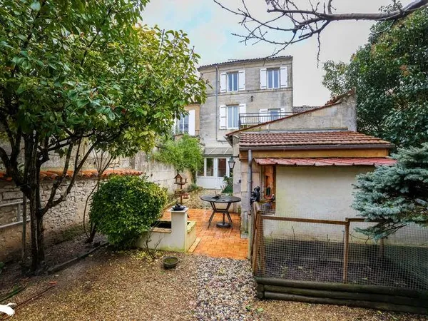 Maison 8 pièces 281 m²