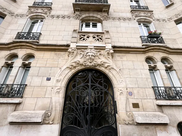 A 100m de la place Henri IV