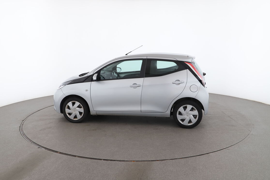Toyota Aygo 1.0 VVT-i X-Play — photo 2