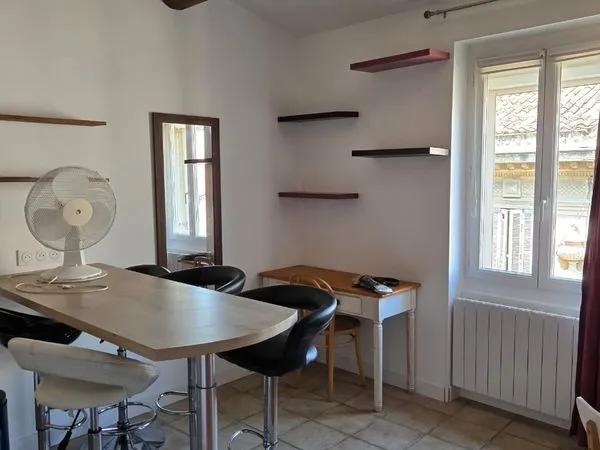 Studio duplex meublé côté cour (26,56 m² + 10,86 mezzanine) - Bd Libération Marseille 1er