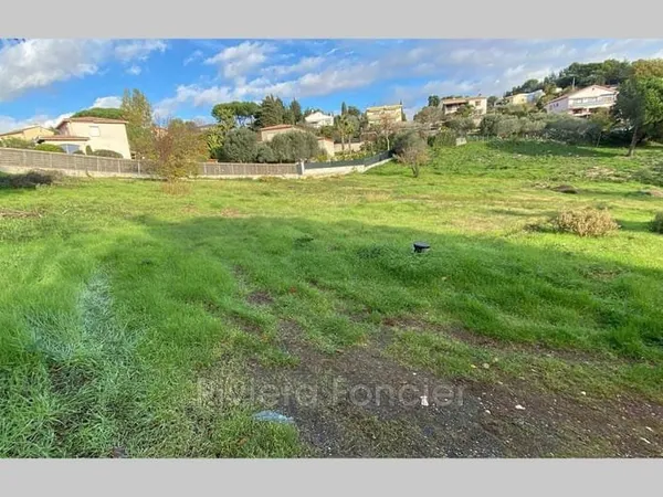 Terrain 800 m²