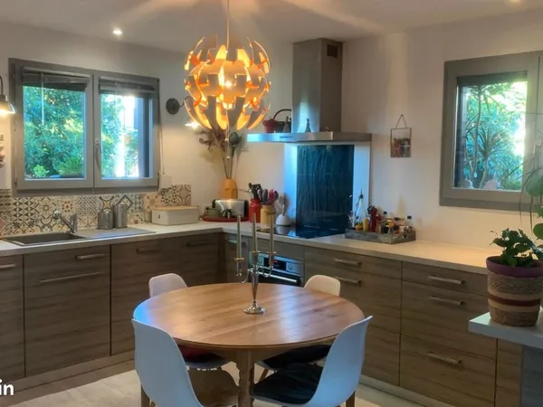 Maison de ville 5 pièces dans un ecrin de verdure