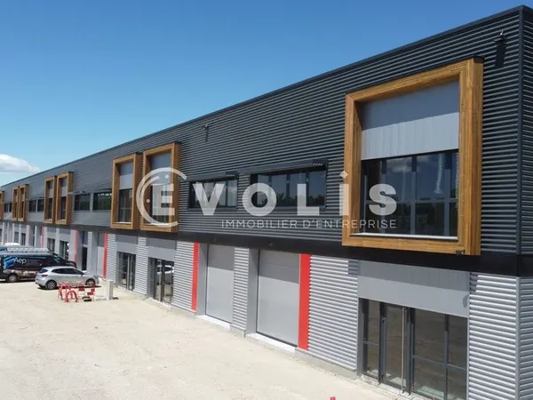 Locaux d'activité - A LOUER - 489 m² non divisibles