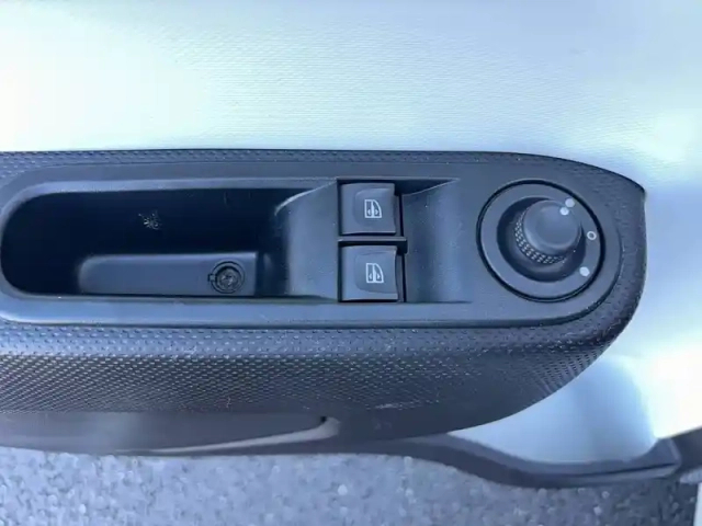 Renault Twingo iii e-tech — photo 29