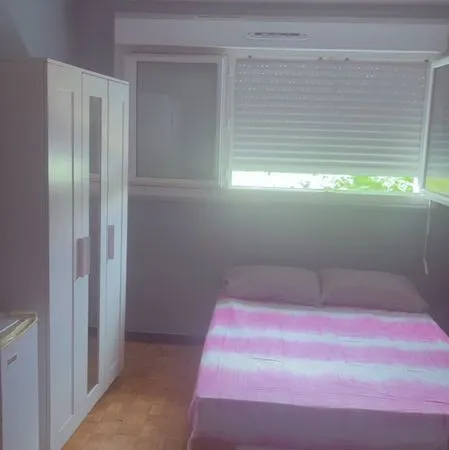 Chambre Stains