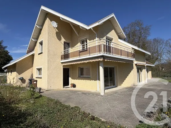 Maison 7 pièces 215 m²