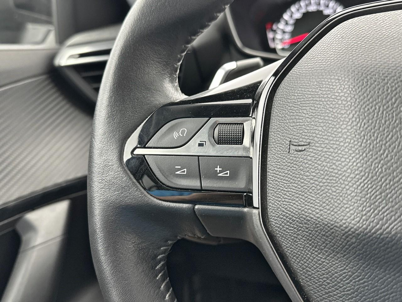 Peugeot 2008 puretech 130 s&s eat8 style — photo 16