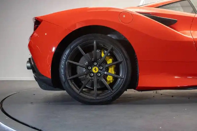 Ferrari F8 tributo 3.9  v8 biturbo 720ch — photo 11
