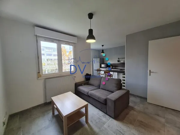 LYON 7€ - T1 BIS LUMINEUX AVEC GARAGE FERMÉ