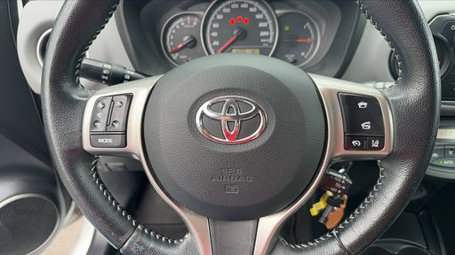 Toyota Yaris 1.3 VVT-i 100 - Dynamic Business – 2017 – 139738 km – Essence – Boîte Manuelle — photo 10