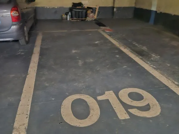 🚗 Place de parking à louer - Gare / Église - Choisy-le-Roi