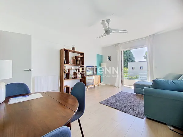 GOLFE JUAN - 2 P - 60m2- Vue mer - TERASSE 14m² - RENOVE - SUD