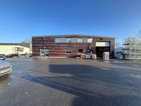 Local d'activité 560 m²