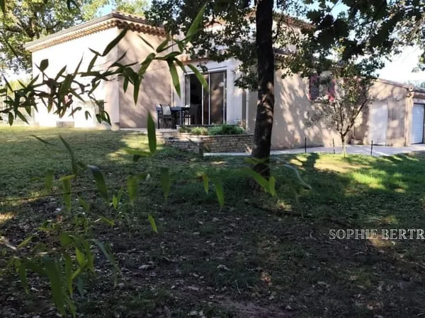 Maison d'architecte - Terrain boisé de 5 741 m² sans vis-à-vis à CHATEAUNEUF DU RHONE