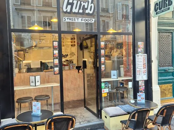 Coffee Shop / Restauration légère 17m² + Terrasses - Clé en main - Opportunité Paris 18e