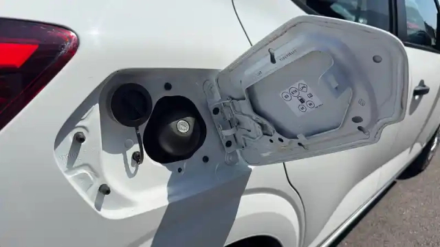 Dacia Sandero eco-g 100 — photo 42