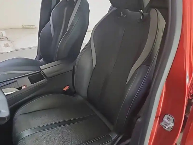 Peugeot 308 phev 180 e-eat8 — photo 11