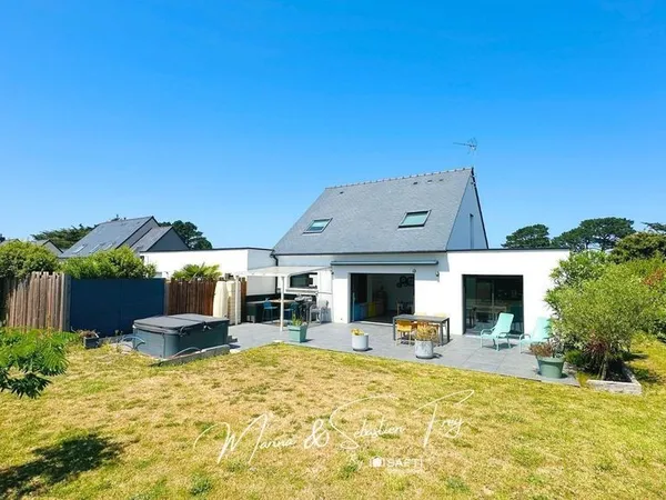 PORT-BLANC  PROPRIÉTÉ CONTEMPORAINE AVEC GÎTE INDÉPENDANT À 500 M DES PLAGES