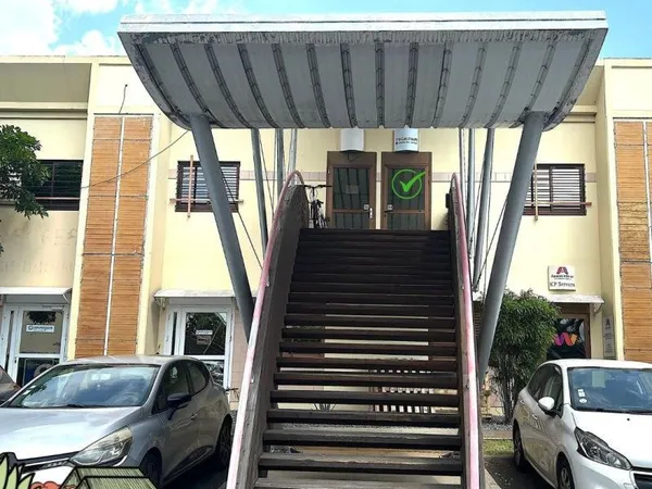 À vendre - Bureaux climatisés de 98 m² avec parking