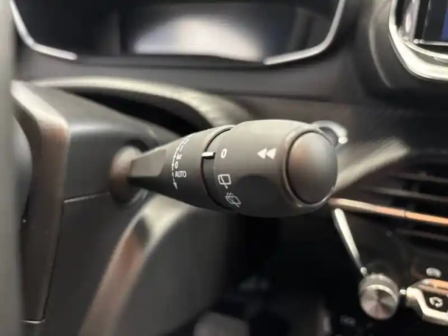 Peugeot 208 electrique 54 kwh 156ch — photo 19
